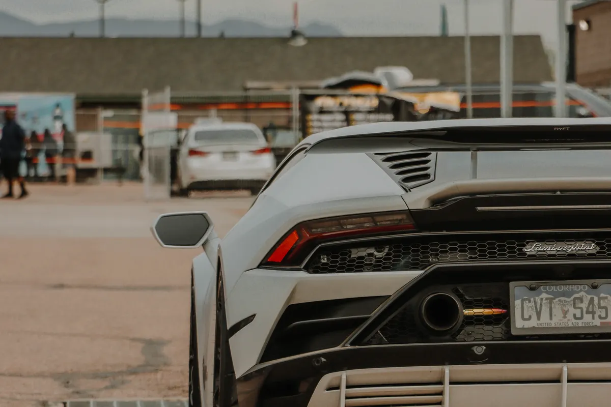 Lamborghini Huracán rear three-quarter
